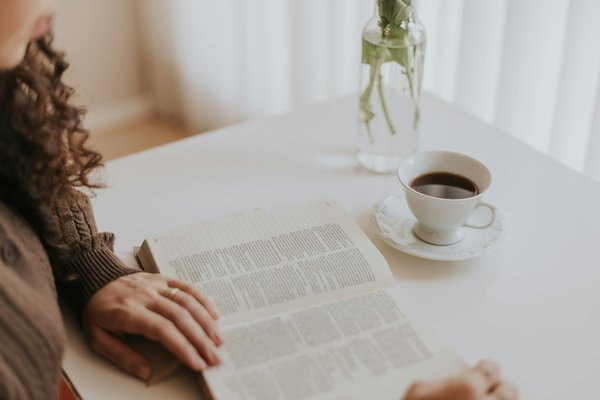 Révélation des astuces inédites : adoptez une routine infaillible pour des cheveux ultra-lisses et sans frisottis !